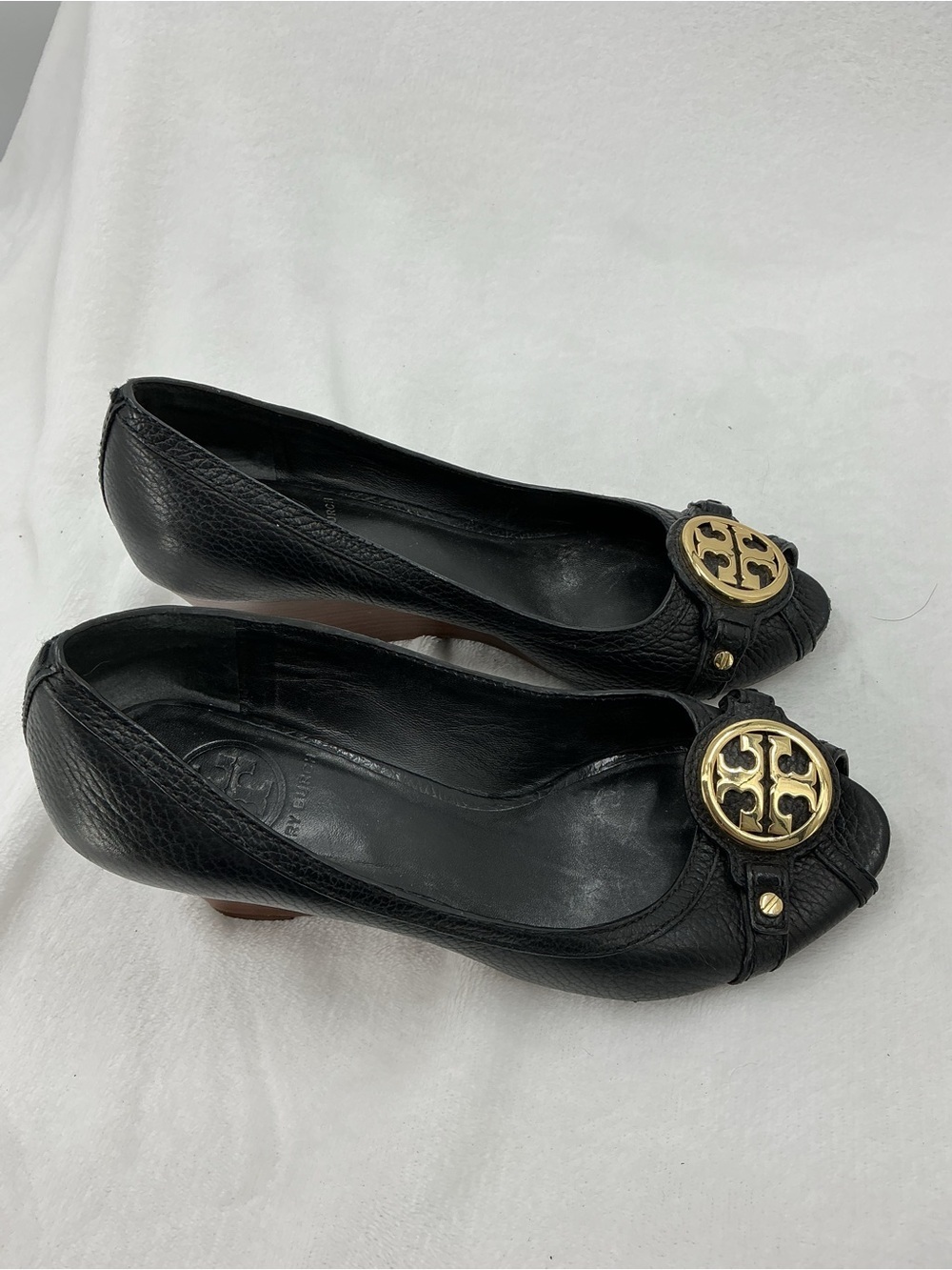 Tory Burch Black Leather Peep-Toe Heels with Gold Logo Medallion B47 - Picture 2 of 6